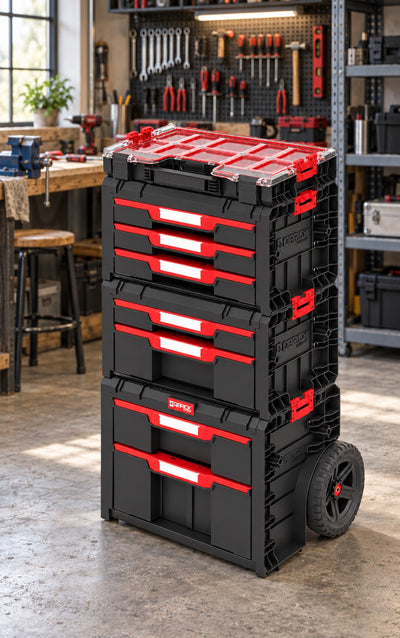 Qbrick System PRO Drawer Tower 4 Parça Hoşgeldin Seti atölyede — 7 çekmeceli tekerlekli kule